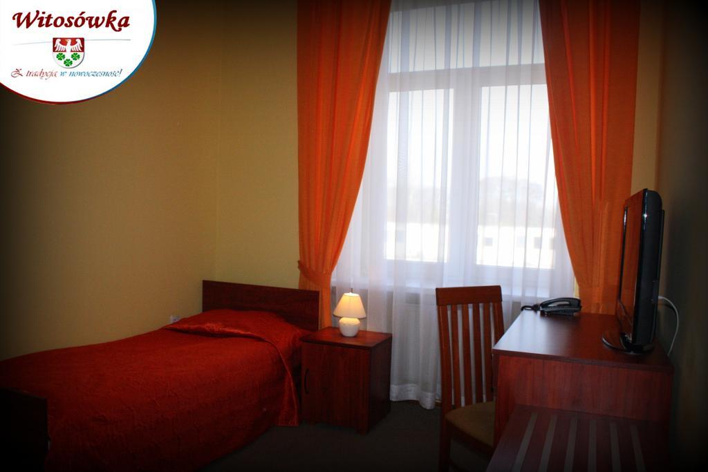 Pokoje Goscinne W Centrum Kultury Wsi Polskiej Wierzchoslawice Room photo